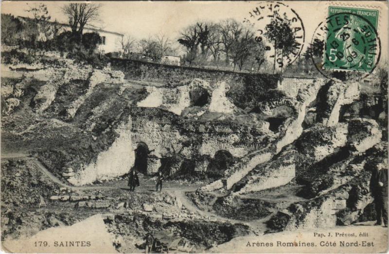 Carte postale ancienne Saintes-Arénes Romaines à Saintes