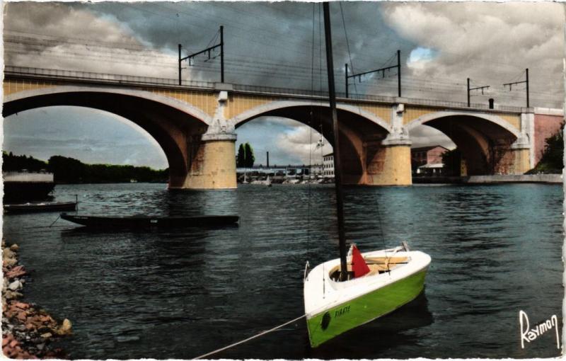 Carte postale ancienne Le Mee Le Pont du Chemin de Fer