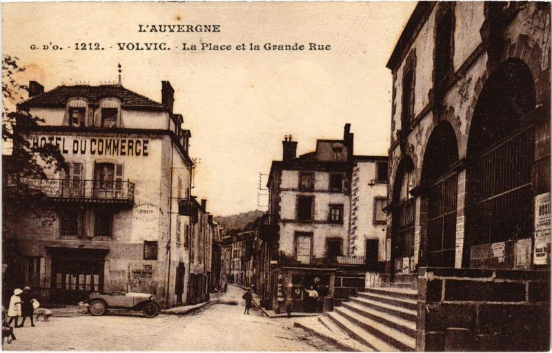 Carte postale ancienne Volvic La Place et la Grande Rue France à Volvic