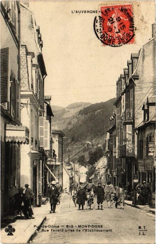 Carte postale ancienne Mont-Dore Rue Favard prise de l'Etablissement France à Mont-Dore