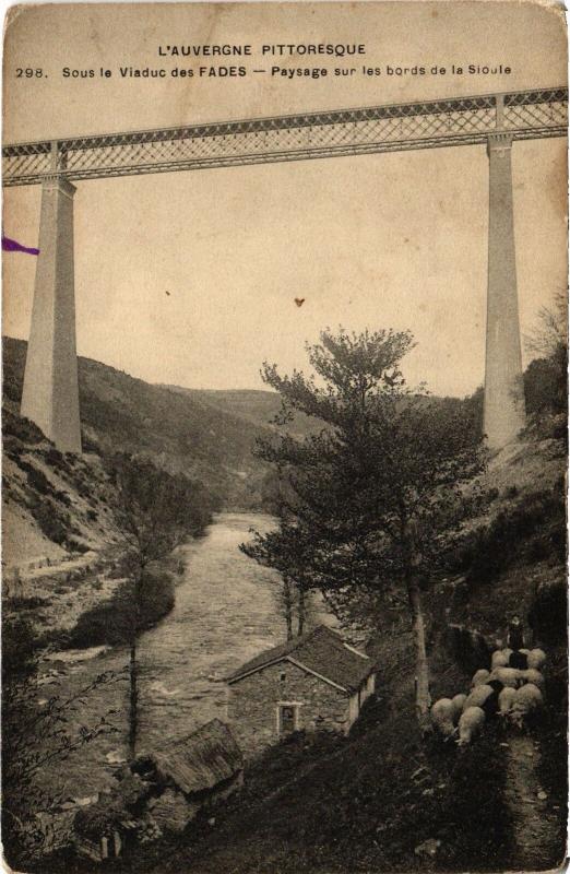 Carte postale ancienne Sous le Viaduc des Fades Paysage s les bords de la Sioule France