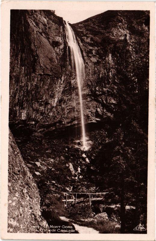 Carte postale ancienne Mont-Dore La Grande Cascade France à Mont-Dore