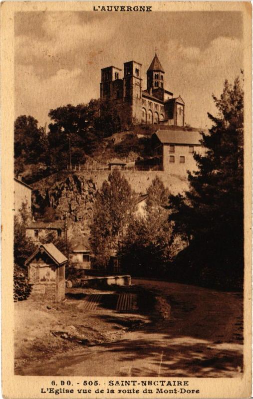 Carte postale ancienne Saint-Nectaire L'Eglise vue de la route du Mont-Dore France à Mont-Dore