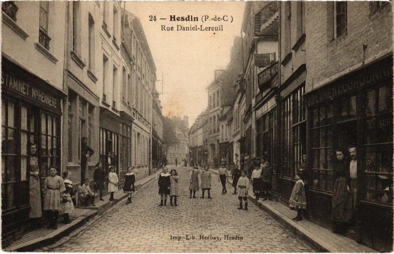 Carte postale ancienne Hesdin Rue Daniel-Lereuil à Hesdin