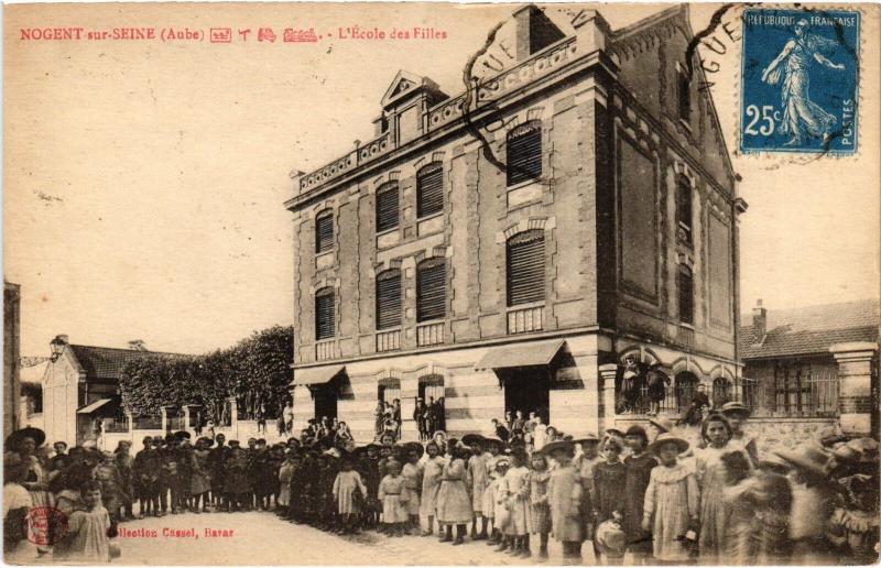 Carte postale ancienne Nogent-sur-Seine Ecole des Filles à Nogent-sur-Seine