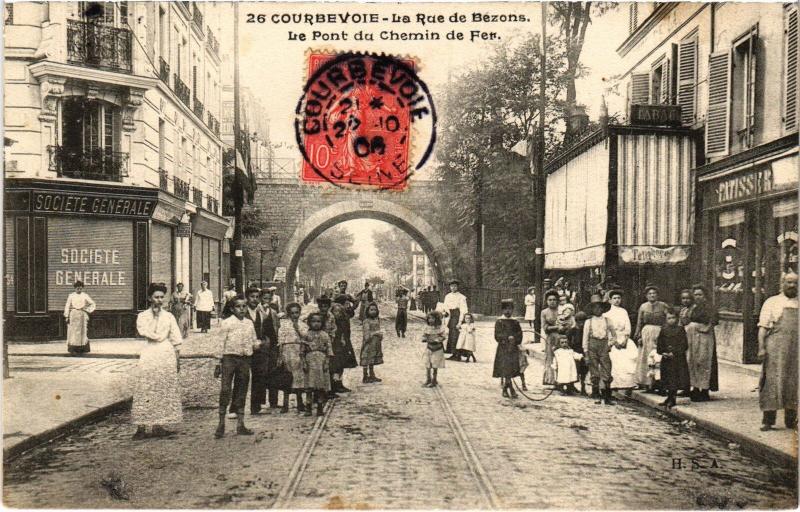 Carte postale ancienne Courbevoie Rue de Bezons Pont du Chemin de Fer Railway à Courbevoie