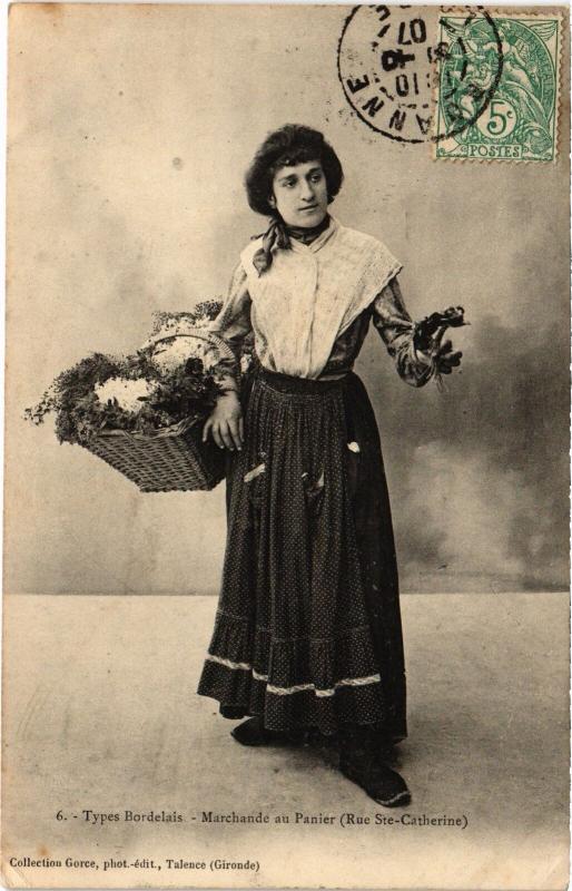 Carte postale ancienne Bordeaux Marchande au Panier Folklore à Bordeaux