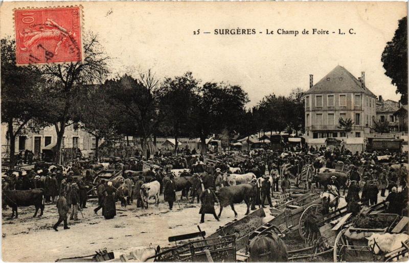 Carte postale ancienne Surgeres Champ de Foire