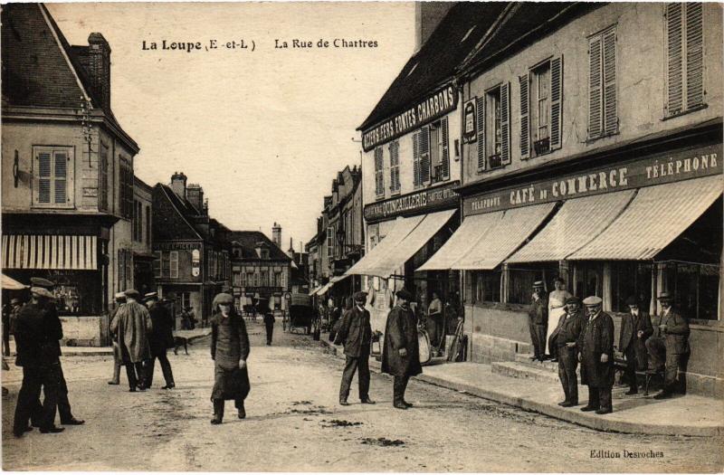 Carte postale ancienne La Loupe Rue de Chartres à Chartres