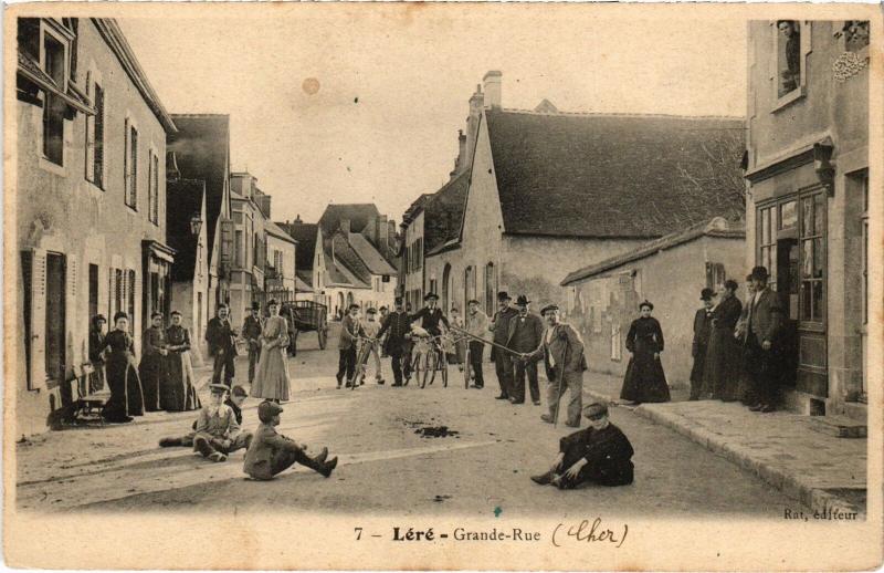 Carte postale ancienne Léré Grande Rue à Léré