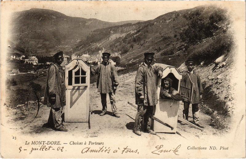 Carte postale ancienne Le Mont-Dore Chaises a porteurs à Mont-Dore