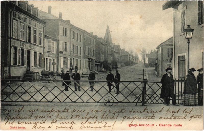 Carte postale ancienne Igney-Avricourt Grande route à Avricourt