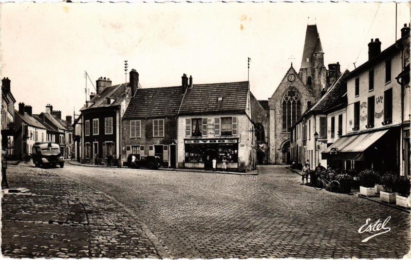 Carte postale ancienne St Arnoult en Yvelines Place du General Leclerc