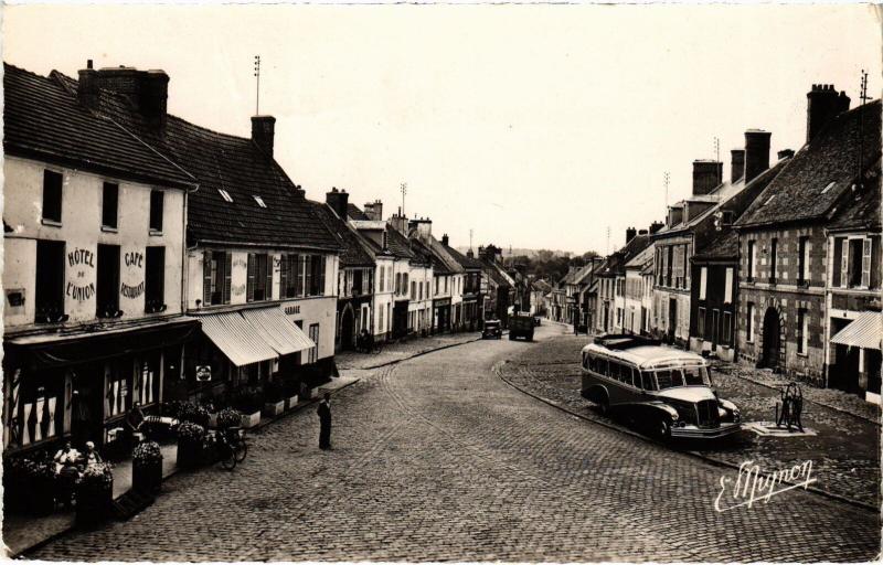 Carte postale ancienne St Arnoult en Yvelines Place du General Leclerc