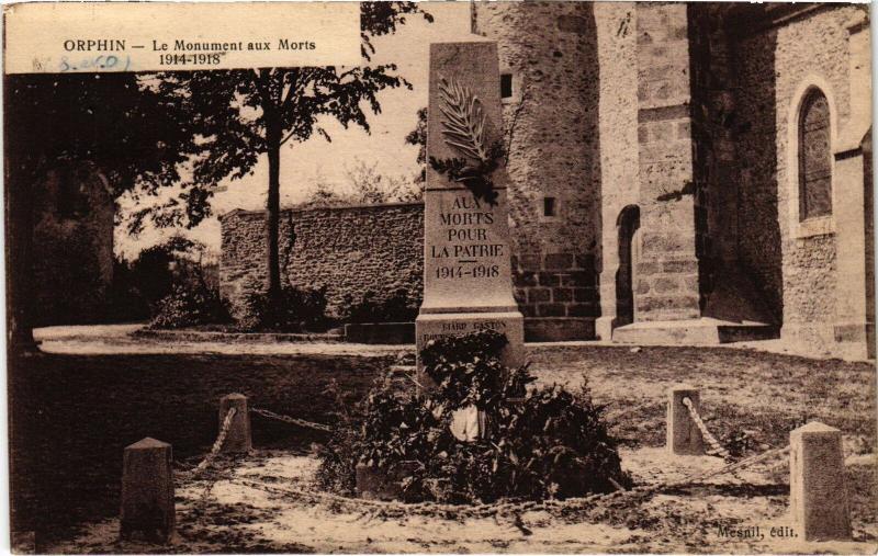 Carte postale ancienne Orphin Monument aux Morts à Orphin