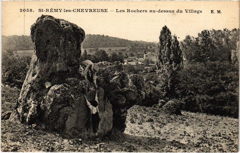Carte postale ancienne Chevreuse les rochers au dessus du village à Chevreuse