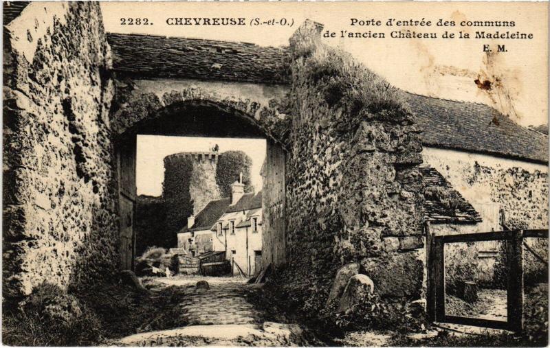 Carte postale ancienne Chevreuse porte d'Entree des communs à Chevreuse