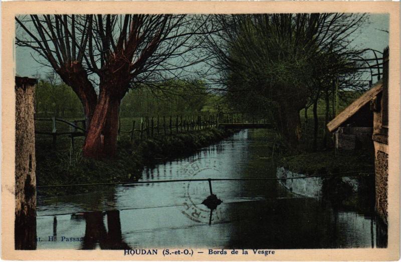 Carte postale ancienne Houdan Bords de la Vesgre à Houdan