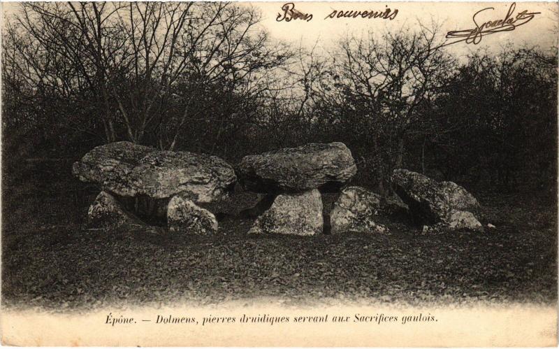 Carte postale ancienne Epone Dolmens