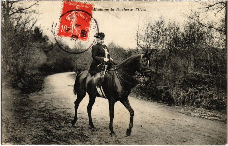 Carte postale ancienne Madame la Duchesse d'Uzes