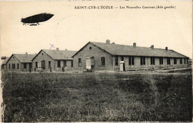 Carte postale ancienne St Cyr l'Ecole les nouvelles Casernes