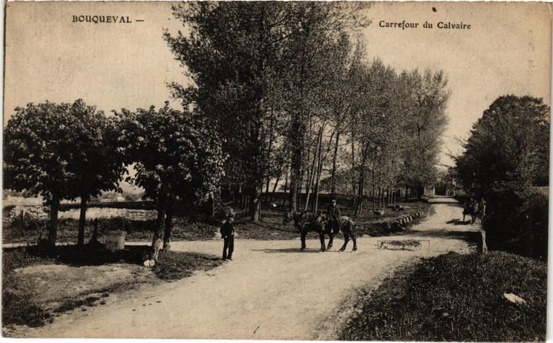 Carte postale ancienne Bouqueval carrefour du Calvaire