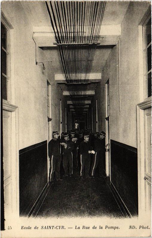Carte postale ancienne St Cyr l'Ecole Rue de la Pompe