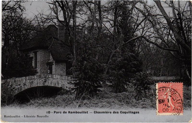 Carte postale ancienne Rambouillet le Parc Chaumiere des Coquillages à Rambouillet