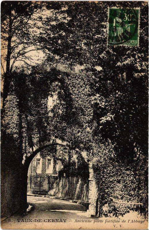 Carte postale ancienne Vaux Ancienne porte de l'Abbaye