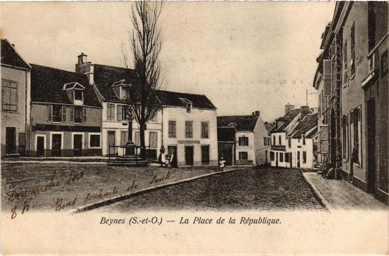 Carte postale ancienne Beynes Place de la Republique à Beynes