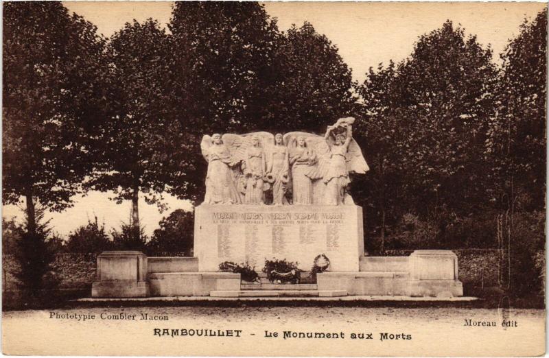 Carte postale ancienne Rambouillet Monument aux Morts à Rambouillet