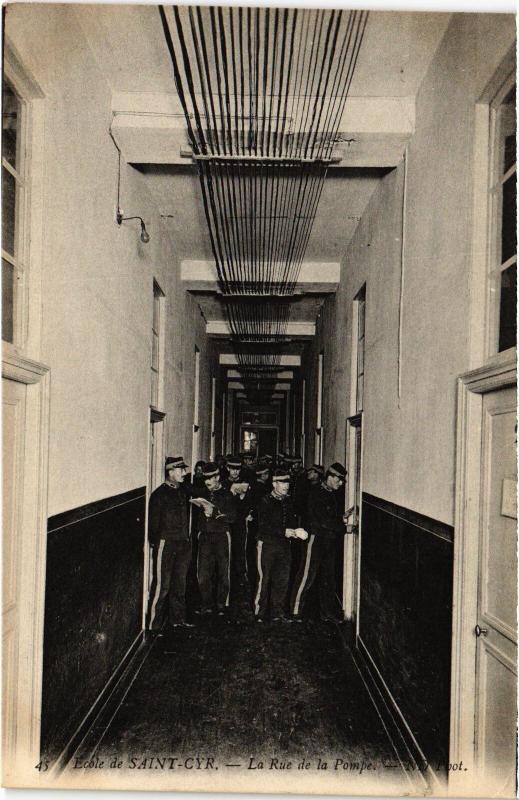 Carte postale ancienne St Cyr l'Ecole Rue de la Pompe