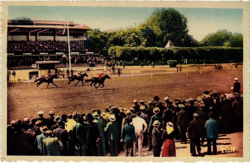 Carte postale ancienne Maisons Laffitte Arrivee d'une course à Maisons-Laffitte