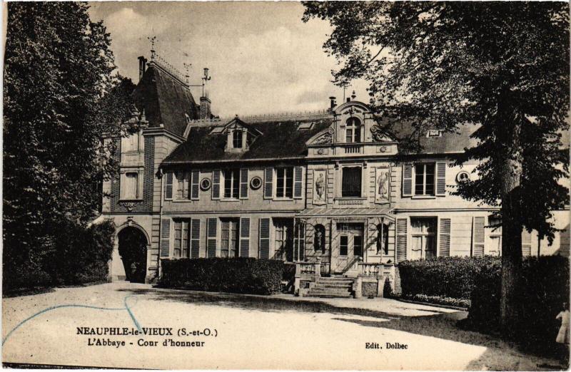 Carte postale ancienne Neauphle le Chateau Abbaye cour d'honneur