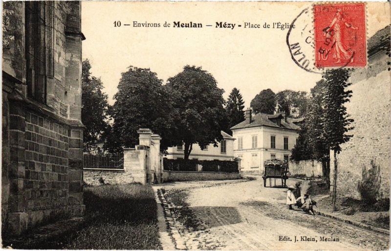 Carte postale ancienne Mezy Place de l'Eglise