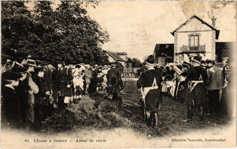 Carte postale ancienne Rambouillet chasse a courre Avant la curee à Rambouillet