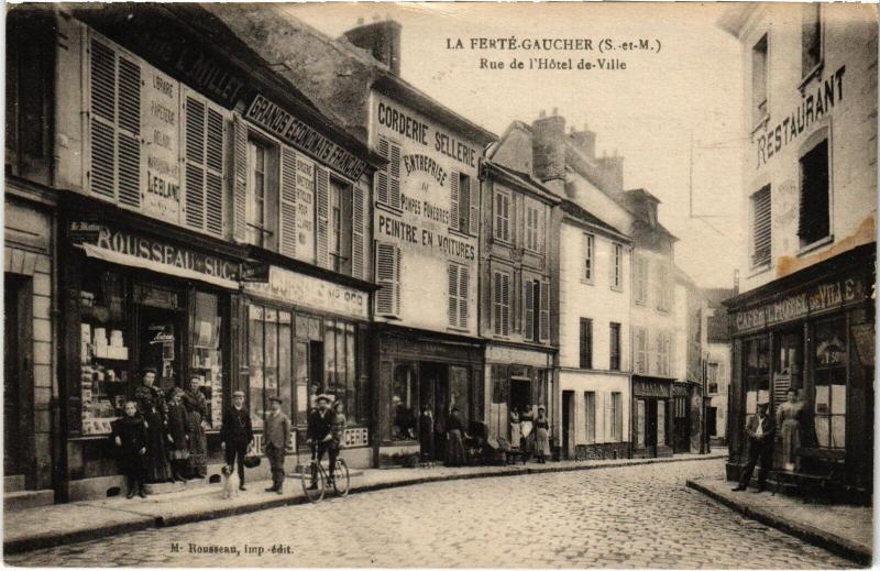 Carte postale ancienne La Ferté-Gaucher Rue de l'Hotel-de-Ville à La Ferté-Gaucher