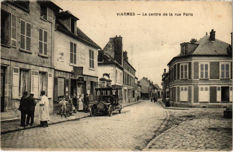 Carte postale ancienne Viarmes Le centre de la rue de Paris à Viarmes