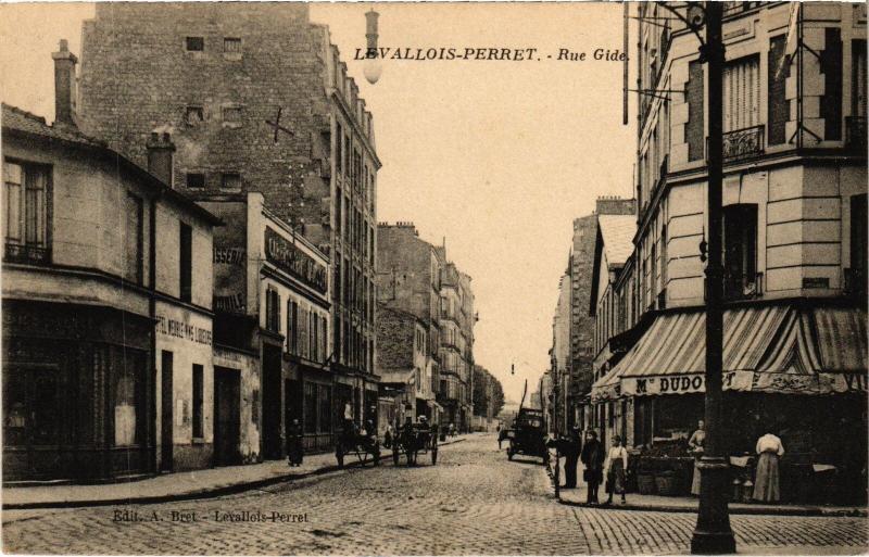 Carte postale ancienne Levallois-Perret Rue Gide à Levallois-Perret