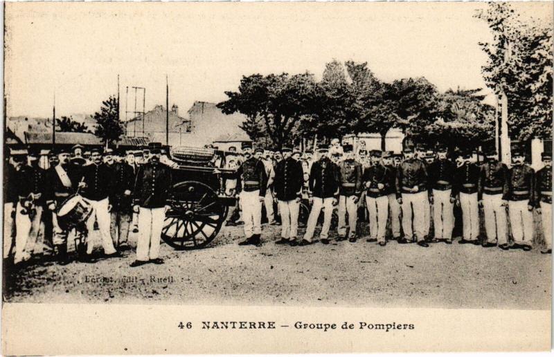 Carte postale ancienne Nanterre Groupe de Pompiers Firefighters à Nanterre