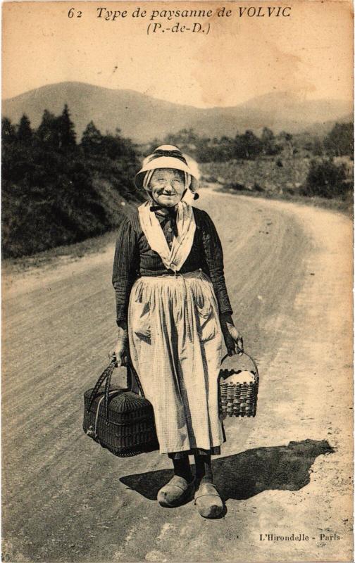 Carte postale ancienne Type Volvic Folklore à Volvic