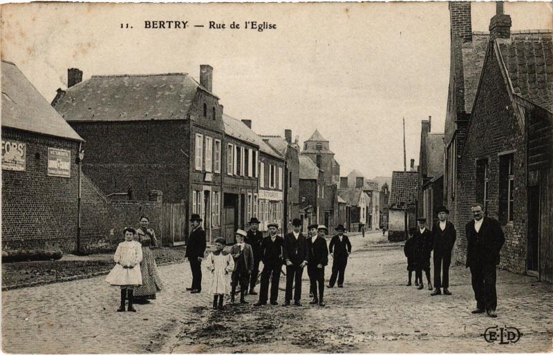 Carte postale ancienne Bertry Rue de l'Eglise à Bertry
