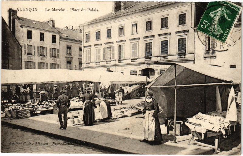 Carte postale ancienne Alencon Le Marché Place du Palais