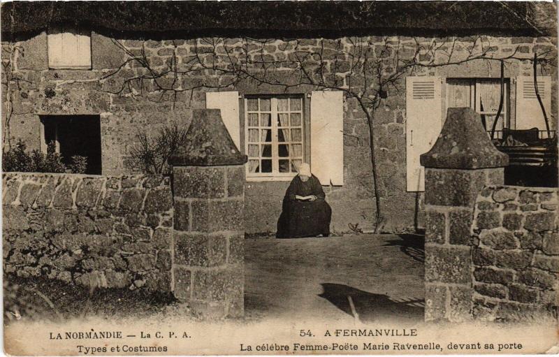 Carte postale ancienne Fermanville Femme-Poete Marie ravanelle devant sa porte Feminism à Fermanville