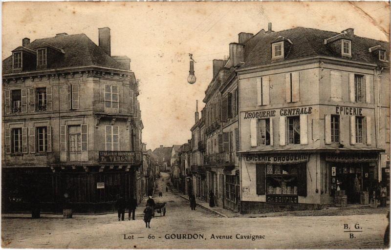 Carte postale ancienne Gourdon Avenue Cavaignac à Gourdon