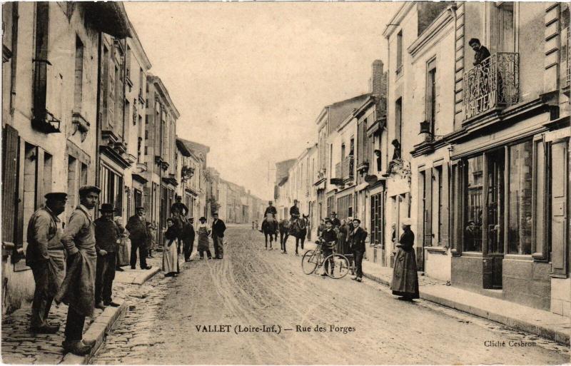 Carte postale ancienne Vallet rue des Forges à Vallet