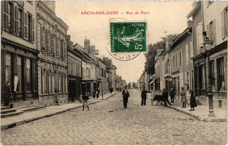 Carte postale ancienne Arcis sur Aube Rue de Paris à Arcis-sur-Aube