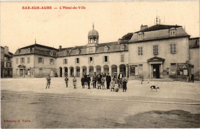 Carte postale ancienne Bar sur Aube Hotel de Ville à Bar-sur-Aube