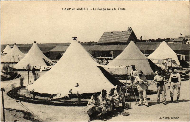 Carte postale ancienne Mailly le Camp la Soupe sous la Tente à Mailly-le-Camp