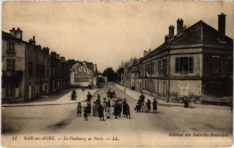 Carte postale ancienne Bar sur Aube Faubourg de Paris à Bar-sur-Aube